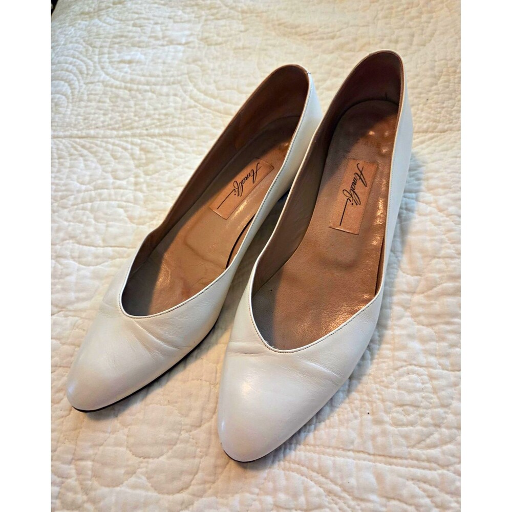 Amalfi White leather pointed-toe slip-on kitten heel pumps size 8.5 AA